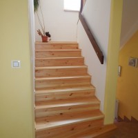 Dřevěné podlahy a schody